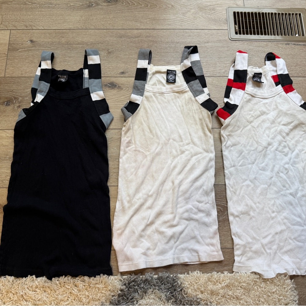 Men’s black and white tank tops